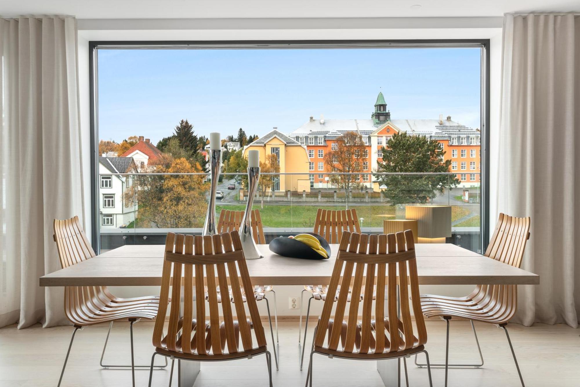 Luxury Apartment Downtown Tromso With 2 Bedrooms And 2 Bathrooms And Parking Exterior photo