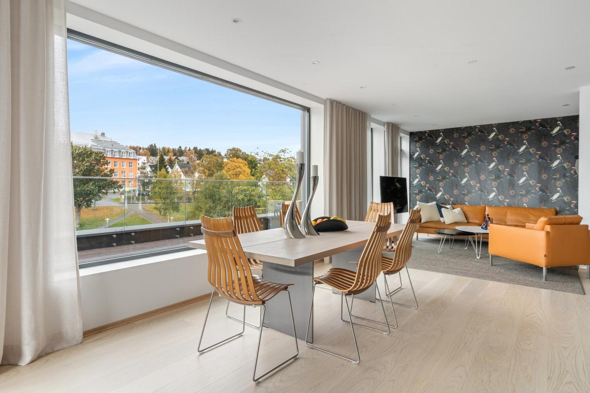 Luxury Apartment Downtown Tromso With 2 Bedrooms And 2 Bathrooms And Parking Exterior photo