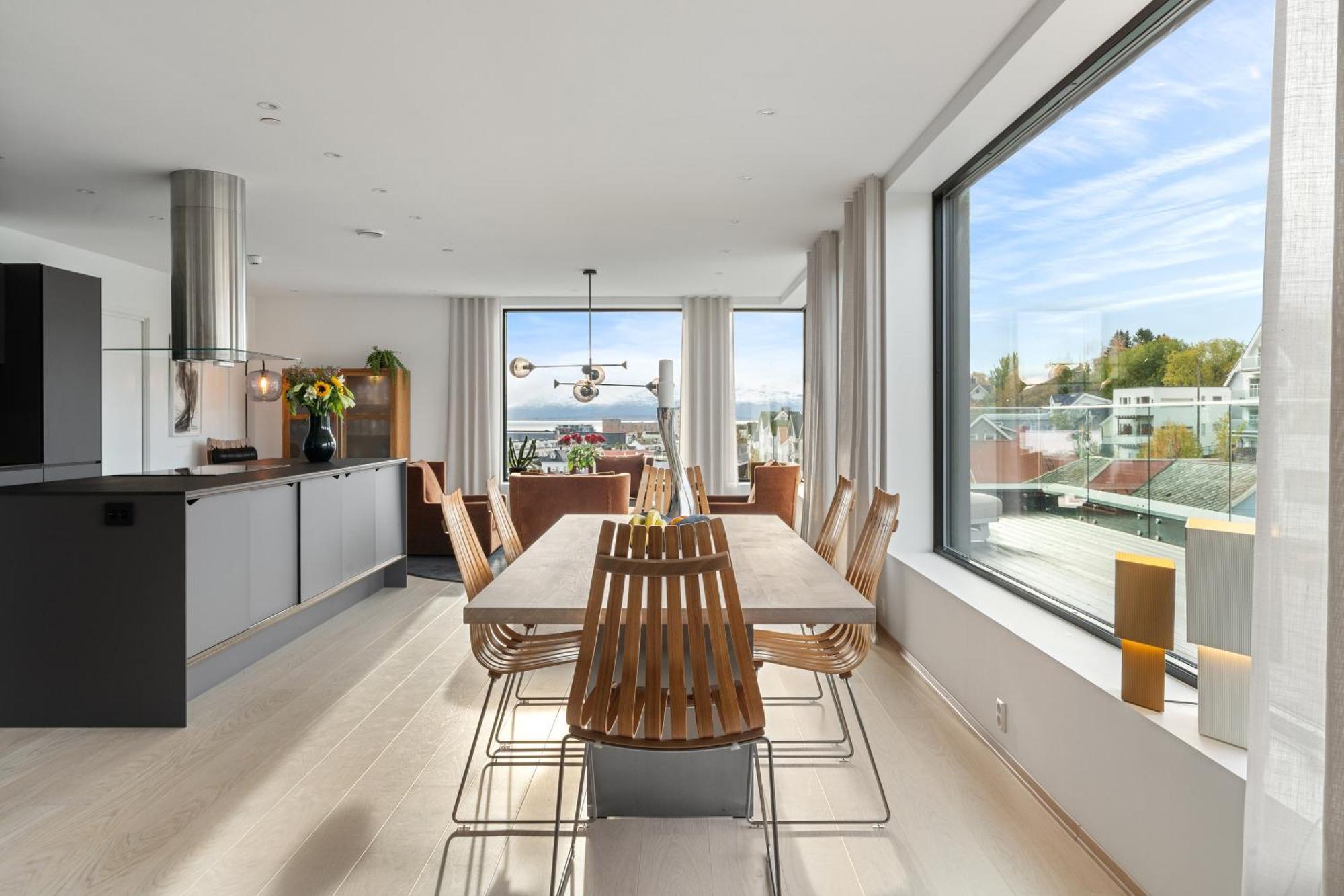Luxury Apartment Downtown Tromso With 2 Bedrooms And 2 Bathrooms And Parking Exterior photo